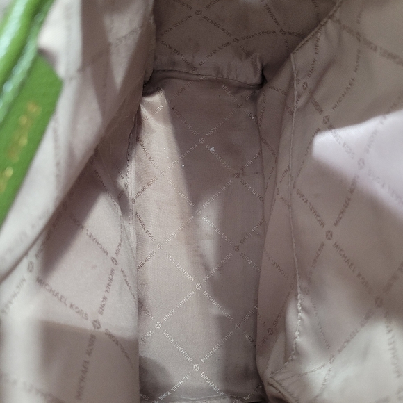 🤎🔹️Michael Kors🔹 Erin Small Backpack , wallet and crossbody- Evergreen Brown - Picture 10 of 13